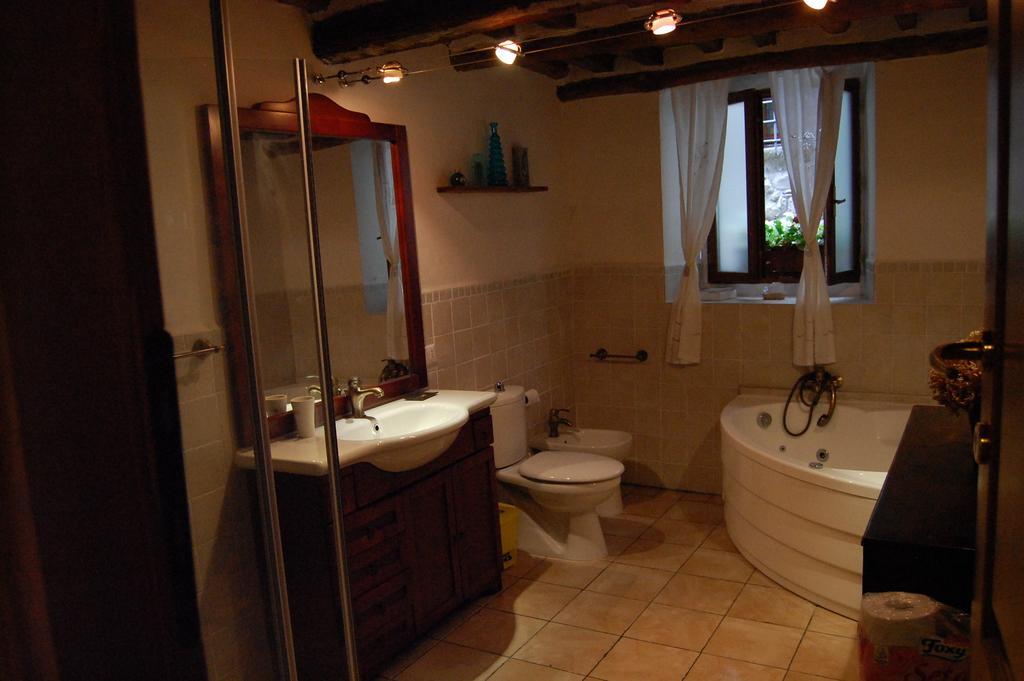 Casa Webb Villa Bagni di Lucca Bilik gambar
