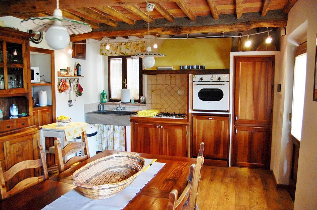 Casa Webb Villa Bagni di Lucca Bilik gambar